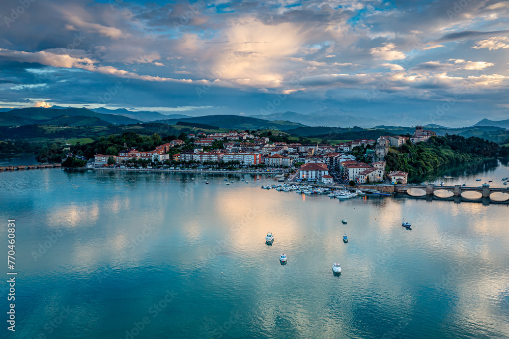 Naklejka premium Aerial View San Vicente de la Barquera, Cantabrian Coast, Spain