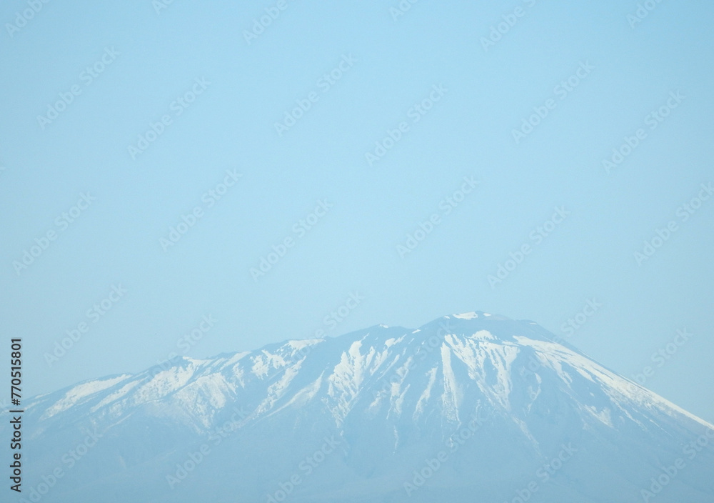 冠雪した岩手山