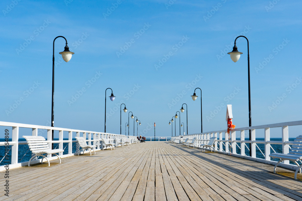 Naklejka premium pier on the beach pier, sky, water, beach