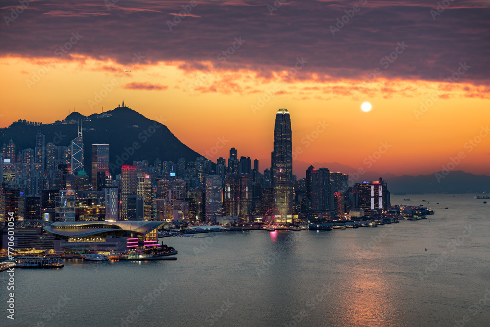 Fototapeta premium Crowded downtown and building in Hongkong Island during sunset in yellow color mood