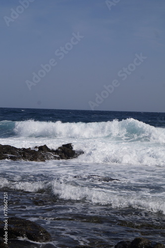 acque e onde dell'oceano atlantico,fotografato dalla costa di fuerteventura, 