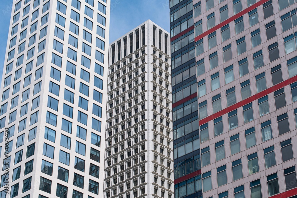 Fototapeta premium Bustling cityscape featuring an array of modern skyscrapers rising above the skyline