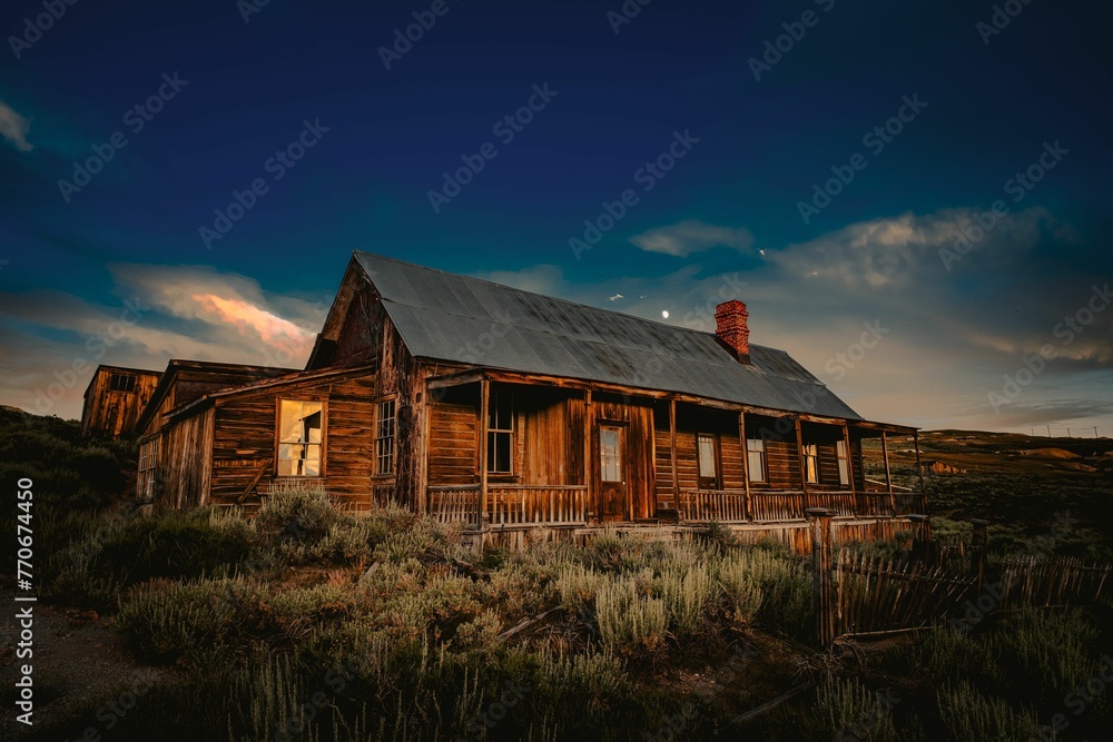 Bodie mining ghost town in the old west of the Eastern Sierra mountains. - obrazy, fototapety, plakaty 