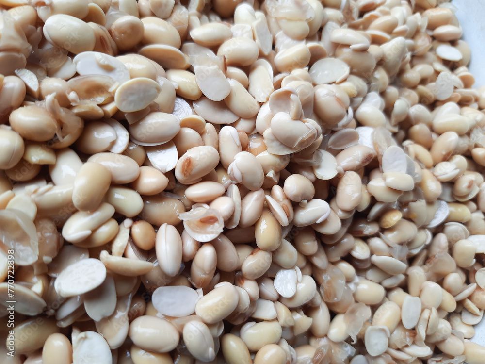 soybeans with the Latin name Glycine max which are the raw material for making soy milk