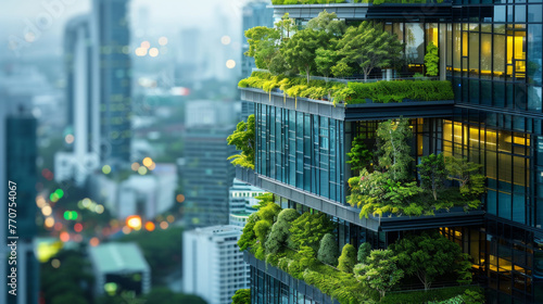 dettagli di un edificio per uffici iperrealistico ed ecologico in una città moderna. Facciata in vetro sostenibile con alberi integrati per ridurre il calore e l'anidride carbonica. Giardini pensili 