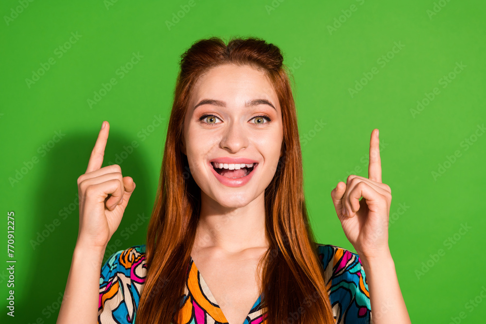 Photo portrait of attractive young woman point up shocked empty space dressed stylish retro clothes isolated on green color background Photo portrait of attractive young woman point up shocked empty space dressed stylish retro clothes isolated on green color background