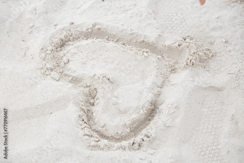 Liebesherz im Sand von Amrum photo