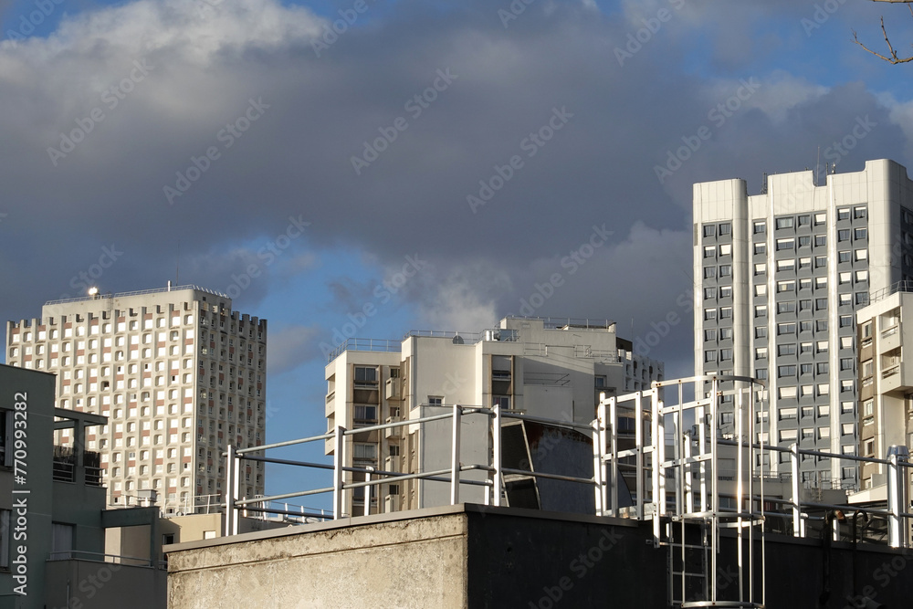 Fototapeta premium Buildings du quartier Saint-Blaise à Paris