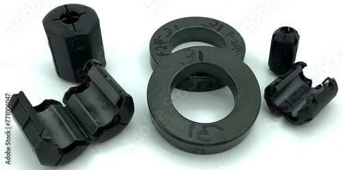 Fotografija Ferrite beads and toroid cores