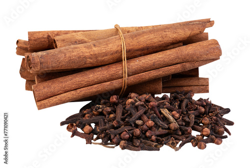 Cinnamon and cloves on transparent background. photo