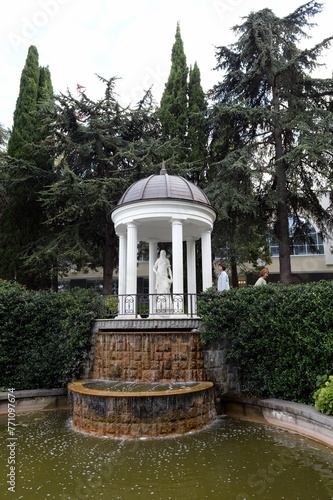 Rotunda with sculpture 