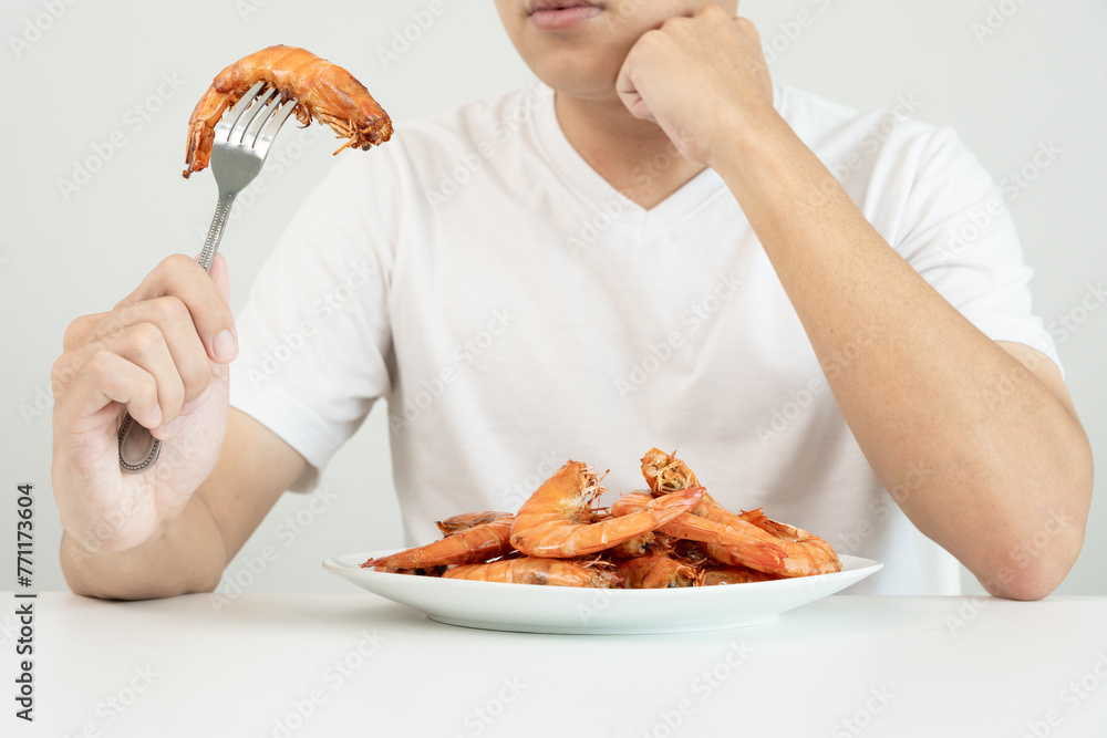 food allergies, men have reactions itching and redness after eating