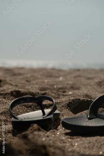 zapatillas en la arena 