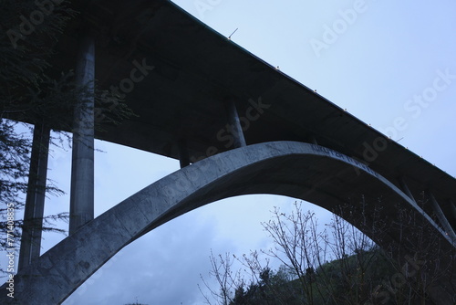 Bridge in the suburbs of Bilbao © Laiotz