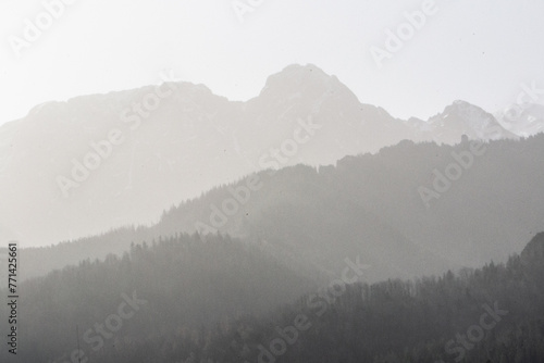 Giewont, Tatry, Kościelisko, góry we mgle
