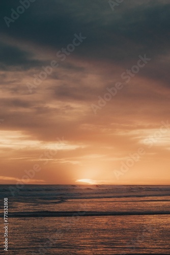 Breathtaking view of the tranquil sea at sunset. © Wirestock
