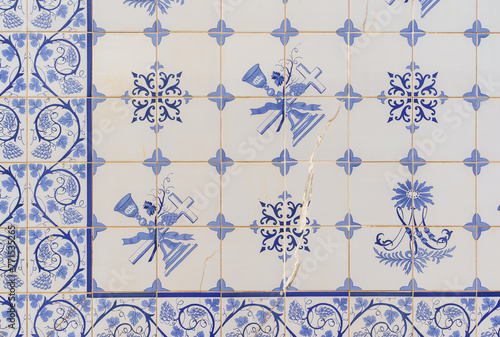 mosaic tiles depicting delicate patterns of tiles