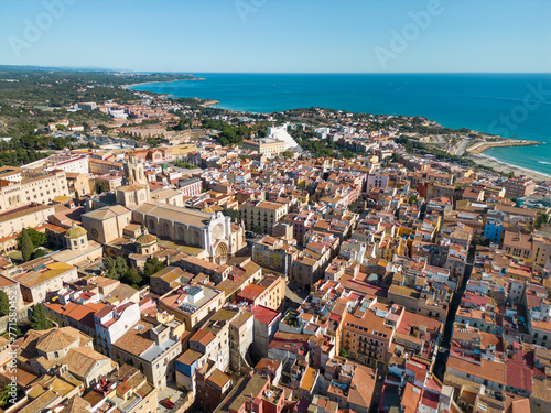 Fototapeta Naklejka Na Ścianę i Meble -  City of Tarragona perspective from above. View of Tarragona Cathedral. Medieval and historic city, famous for the Castells competition and festival. Sunny day. Costa Dourada, Catalonia, Spain