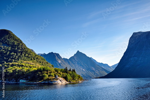 Panorama Fjord, Küste, steile Berge im, Fjordland, Norwegen, Hjörundfjord