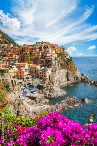 Fototapeta Naklejka Na Ścianę i Meble -  Italy travel and landmarks. . Colorful fishing village Manarola- National Park 