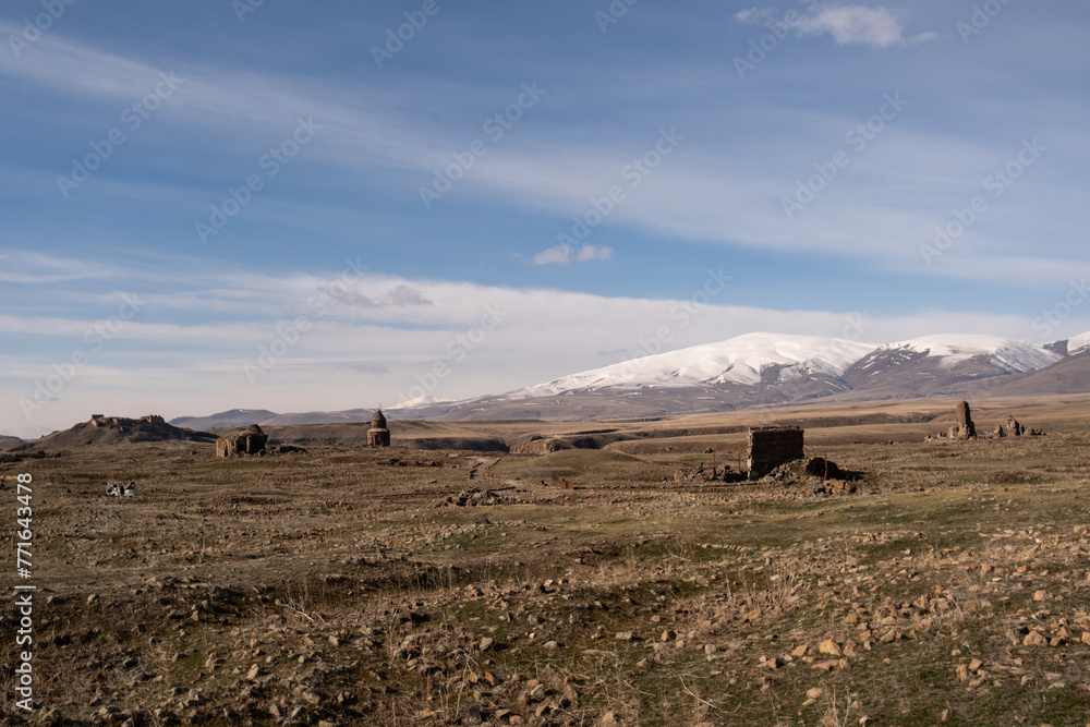 Obraz premium Ani site of historical cities (Ani Harabeleri): first entry into Anatolia, an important trade route Silk Road in the Middle Agesand. Historical Church and temple in Ani, Kars, Turkey.