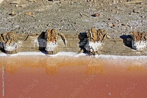 Paysage après l 'évaporation dans les marais salants