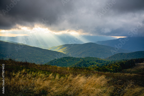 Fototapeta Naklejka Na Ścianę i Meble -  Polska Bieszczady Jesień