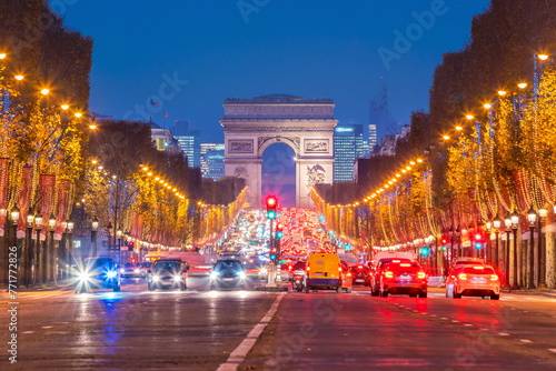 Arc de Triumph in Paris, France © javeria