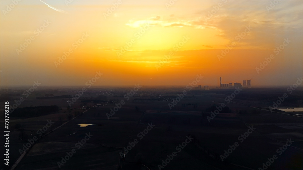 Zachód słońca przykryty piaskiem z pustyni, Opolszczyzna Polska, widok z lotu ptaka. - obrazy, fototapety, plakaty 