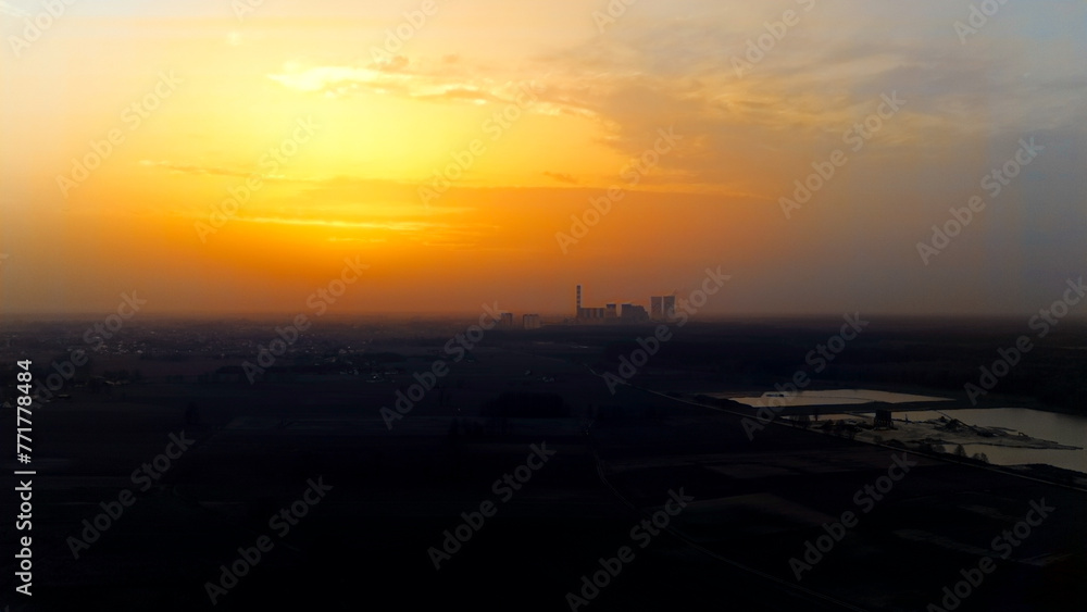 Zachód słońca przykryty piaskiem z pustyni, Opolszczyzna Polska, widok z lotu ptaka. - obrazy, fototapety, plakaty 
