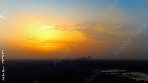 Zachód słońca przykryty piaskiem z pustyni, Opolszczyzna Polska, widok z lotu ptaka. © Stanisław Błachowicz