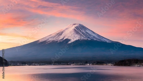 ピンク雲と幻想的な富士山
