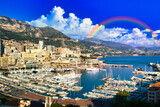 モナコの美しい港湾風景にかかる虹