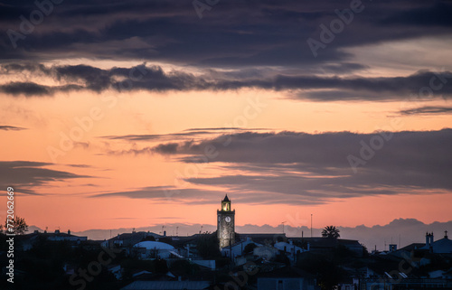 Torre de relógio ao amanhecer photo
