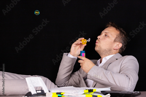 Εκτύπωση καμβά Concept businessman has nothing to do at work. All work is done.