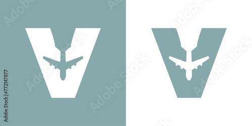 Logo travel. Letra inicial V con silueta de avión en espacio negativo para agencia de viajes