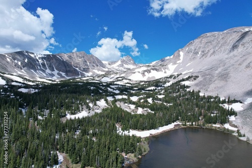 Fototapeta Naklejka Na Ścianę i Meble -  Aerial view of Brainard Lake in Colorado, showcasing its natural beauty.
