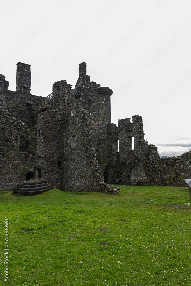 Kilchurn Castle on Loch awe Kilchurn Castle on Loch awe