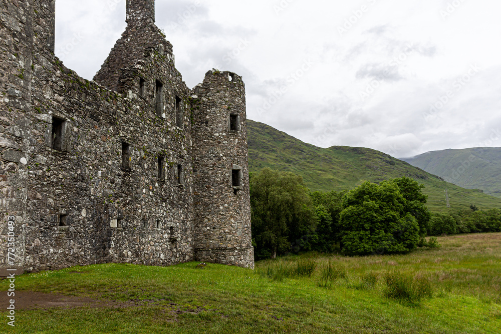 Kilchurn Castle on Loch awe Kilchurn Castle on Loch awe