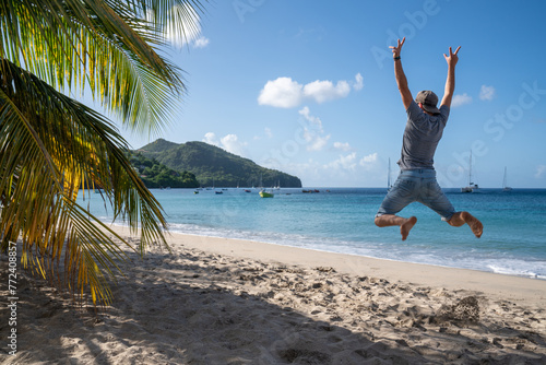Fototapeta Naklejka Na Ścianę i Meble -  person jumping on the beach