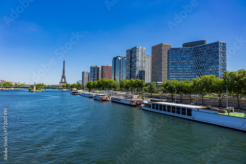 Obraz na płótnie Cityscape of Seine river and District of Beaugrenelle. Paris, France. w salonie