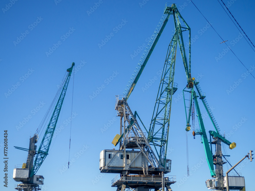 Marine cranes. Loading heavy loads. Marine cranes. Loading heavy loads.