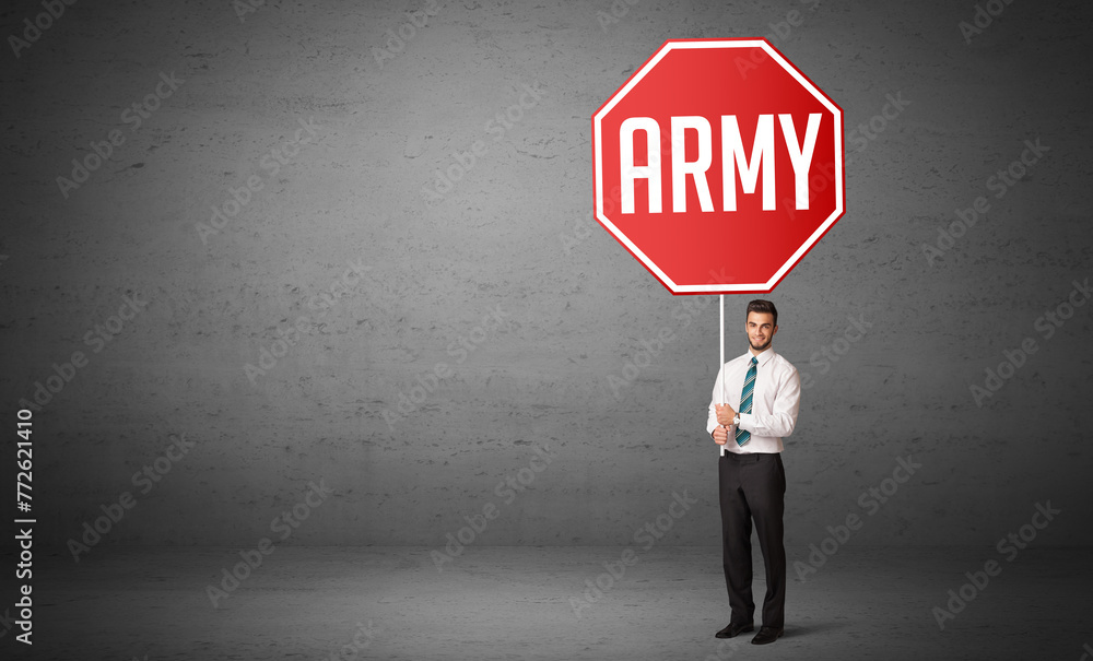 Obraz premium Young business person holding road sign