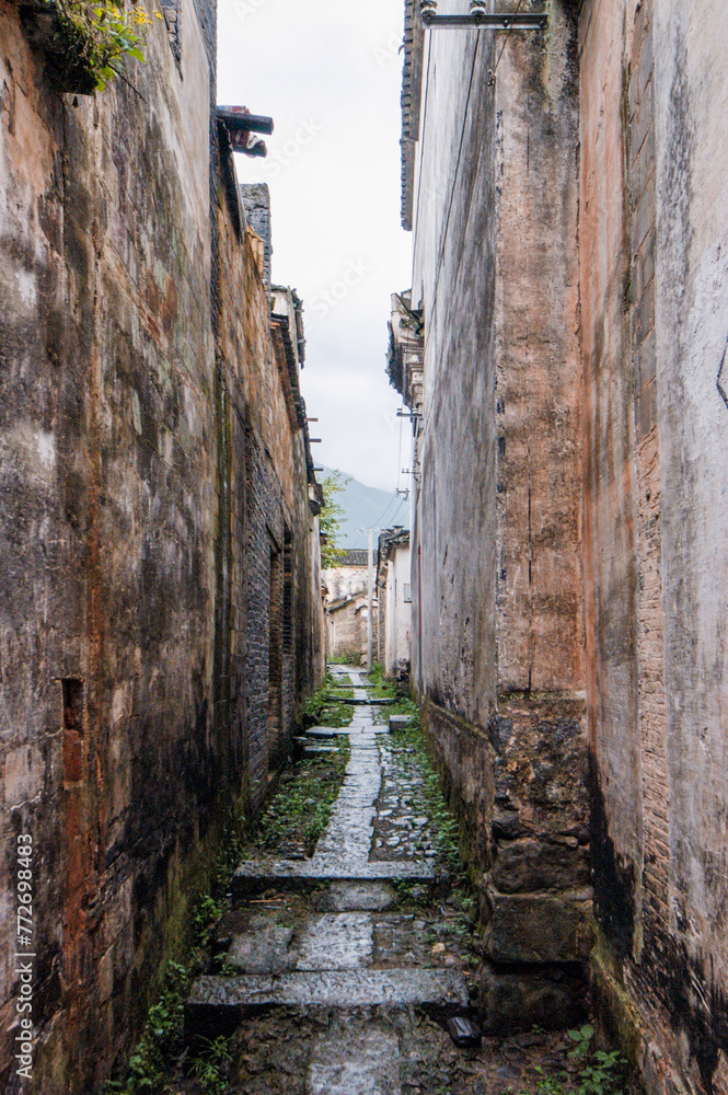 Nanping Village, Yi County of Huangshan City, China, has a history of more than 1,000 years. It is a large-scale ancient village with nearly 300 ancient buildings of Ming and Qing dynasties.