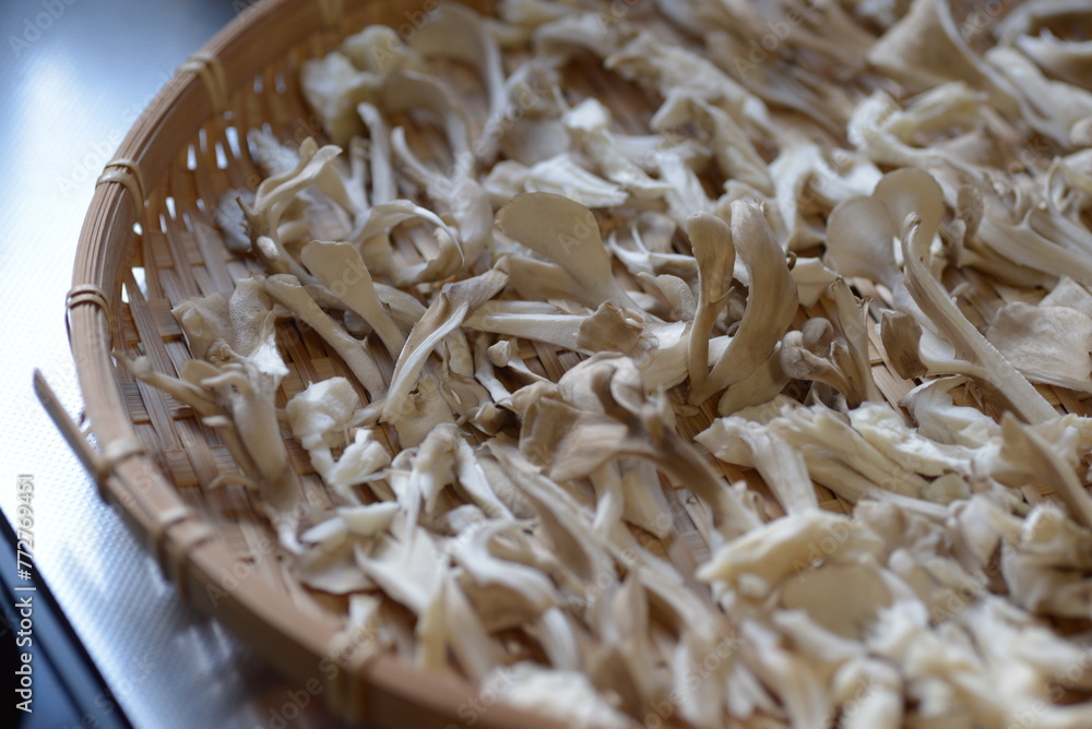 Maitake mushroom has a higher nutritional value. Maitake mushroom has a higher nutritional value.