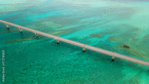 絶景の宮古島池間大橋の空撮写真