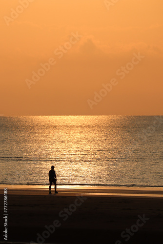 Man at sunset © World by Hinatea