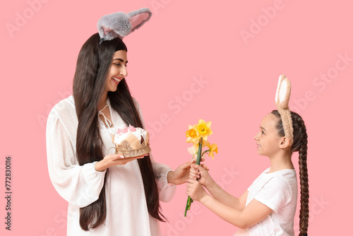 Happy smiling young woman w...