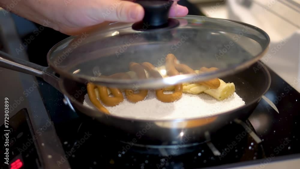 Cooking Tapioca sandwich frying pan Cooking Tapioca sandwich frying pan