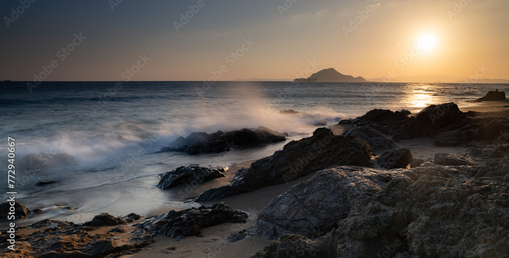夕暮れの美しい海岸の風景 Stock Photo | Adobe Stock